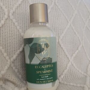 Therapy Eucalyptus Spearmint Bath Soak - Green and White